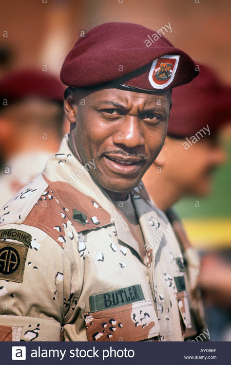 u-s-army-soldier-with-red-beret-in-atlanta-AY09BF.thumb.jpg.1127e2c0b3c644a7a7cc5bb0ae0a13f8.jpg